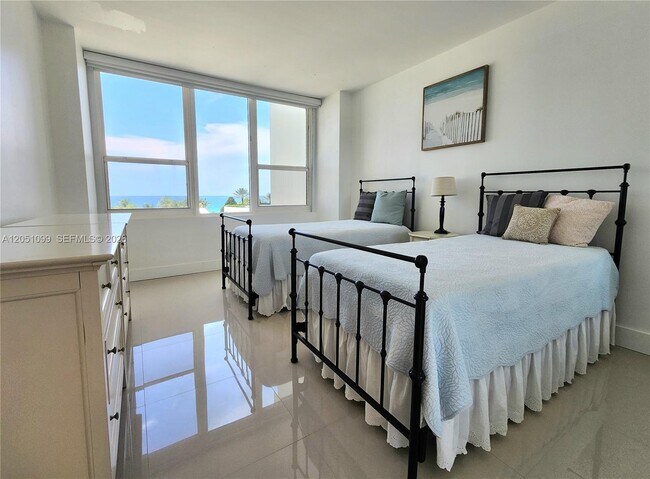 Building Photo - 3505 S Ocean Dr