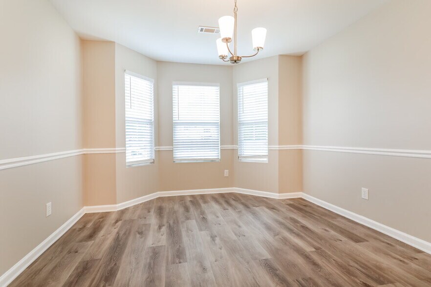Building Photo - 972 Navaho Trail