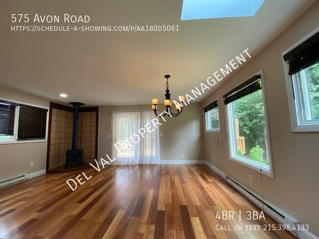 Building Photo - 575 Avon Rd