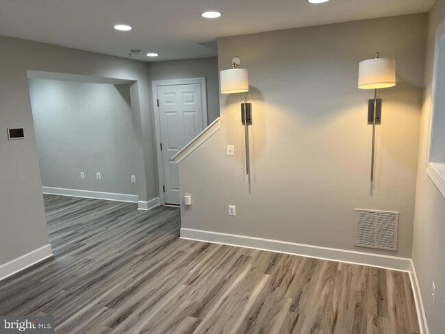 Building Photo - 4092 Sutherland Pl