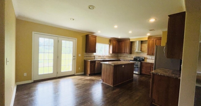 Building Photo - 758 Green Rd