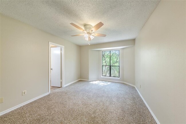 Building Photo - 2608 Gwendolyn Ln