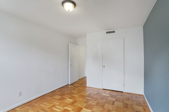 Building Photo - 2965 Pharr Ct S Northwest