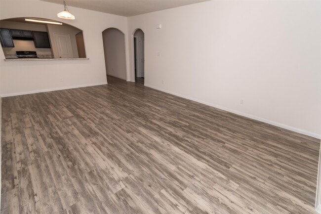 Building Photo - 5719 S Brenwood Dr