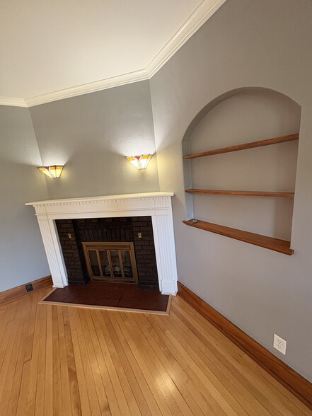 Building Photo - 738 S Jackson St