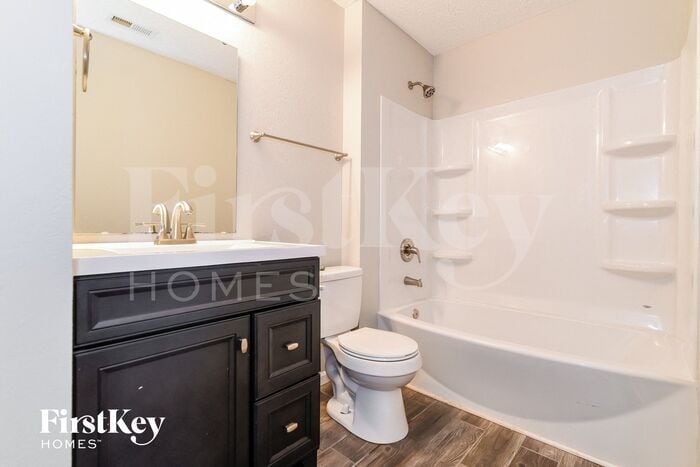 Building Photo - 725 Woodway Ln