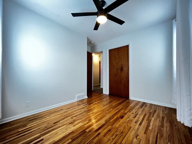 Building Photo - 3508 Flag Ave N