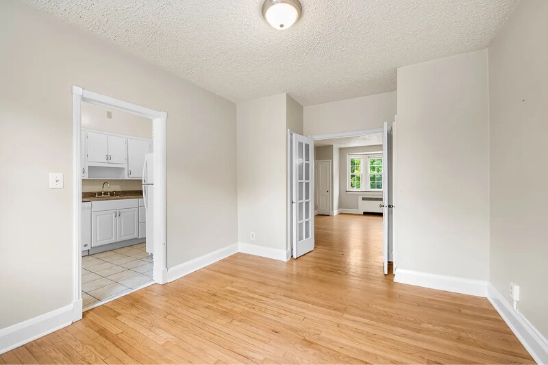 Building Photo - 205 Westowne Rd