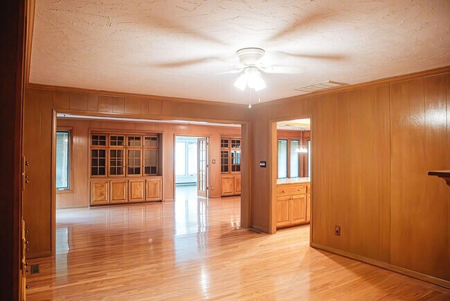 Building Photo - 3 Bed 3 Bath Home