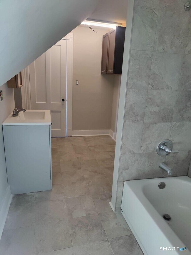 Building Photo - 12 Garfield St