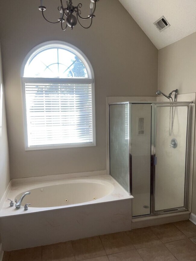 Building Photo - 186 Bristol Way