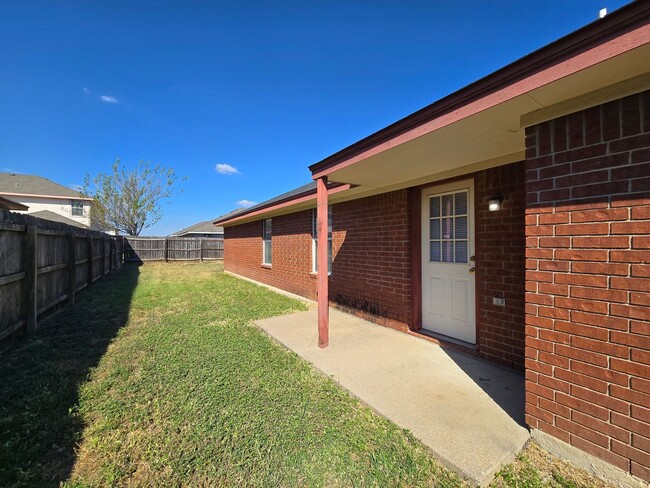 Building Photo - RENT REDUCTION - AVAILABLE NOW!