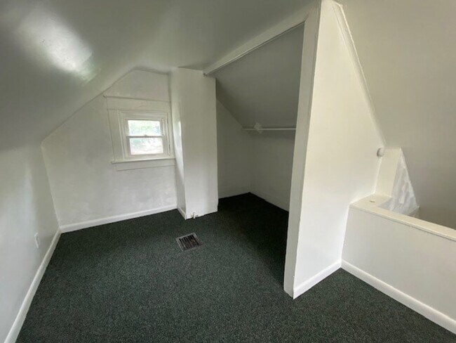 Building Photo - 580 Inman St