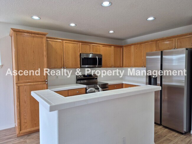 Building Photo - Bethany 3 Bed + Office on Main Fenced Back Yard w/Deck 2 Car Attached Garage Available Now!