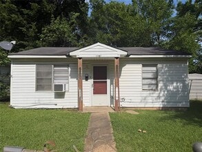 Building Photo - 2317 Freewater St