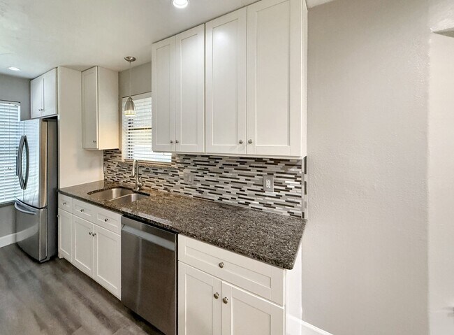 Building Photo - Comfortable 3-Bedroom Home for Lease in Ke...