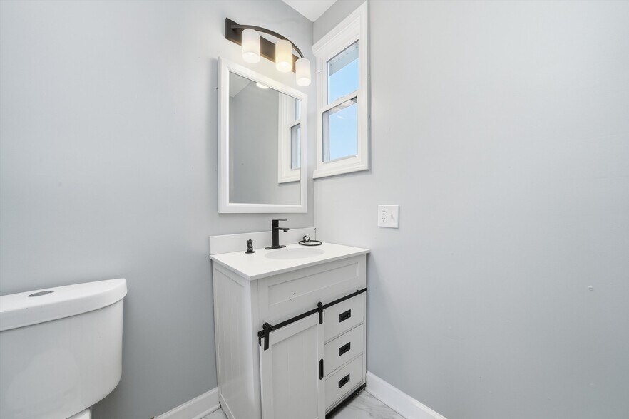 Building Photo - 1504 Hanover St