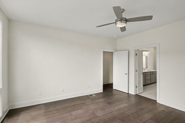 Building Photo - Newly Renovated Condominium