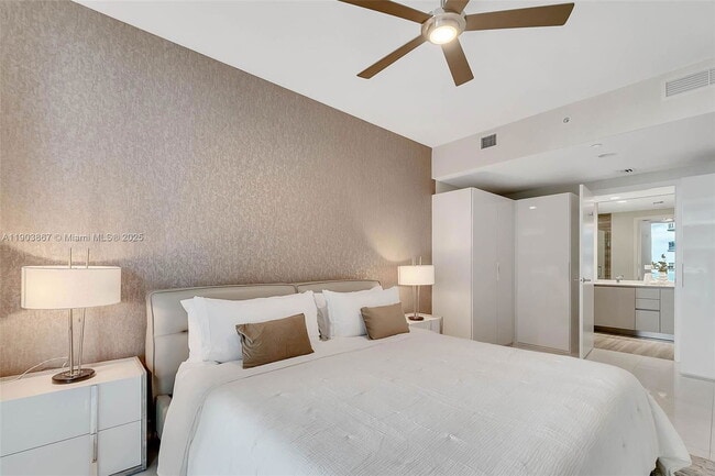 Building Photo - 1010 Brickell Ave