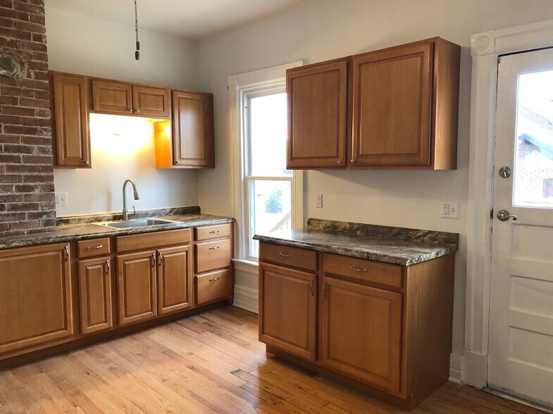 Generous Kitchen Cabinet Space - 1108 George