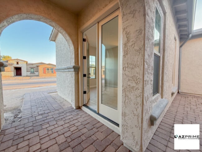 Building Photo - Expansive 6/5.5 Queen Creek House - Luxury...