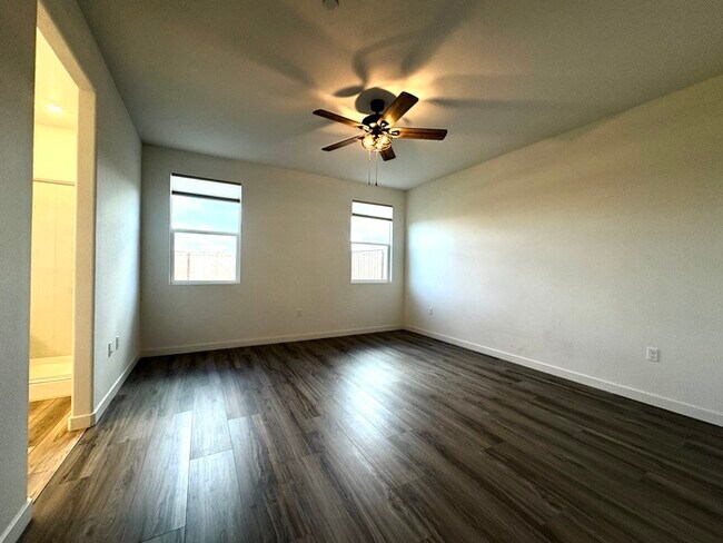 Building Photo - Beautiful Single Story in Lincoln! 4 Bedro...