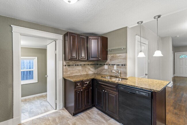 Building Photo - Coming Soon!! Charming 2-Bedroom Home!