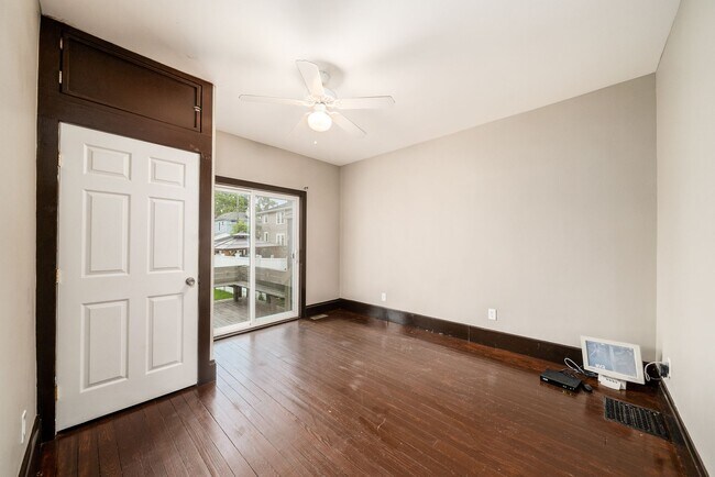 Br 1 - 144 E Tompkins St