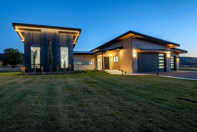 Building Photo - 779 Lucia Ln