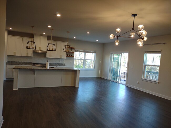 Building Photo - Superlative 6 Bedroom, 5 Bathroom Home in ...