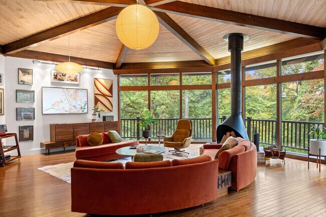 Building Photo - 2720 N Fillmore St