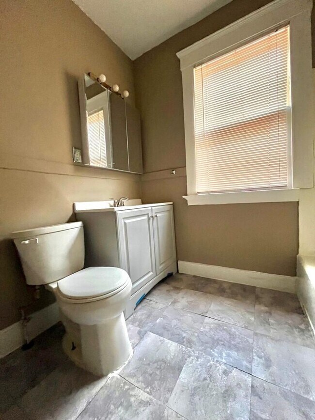 Building Photo - 49-49 Pendleton St