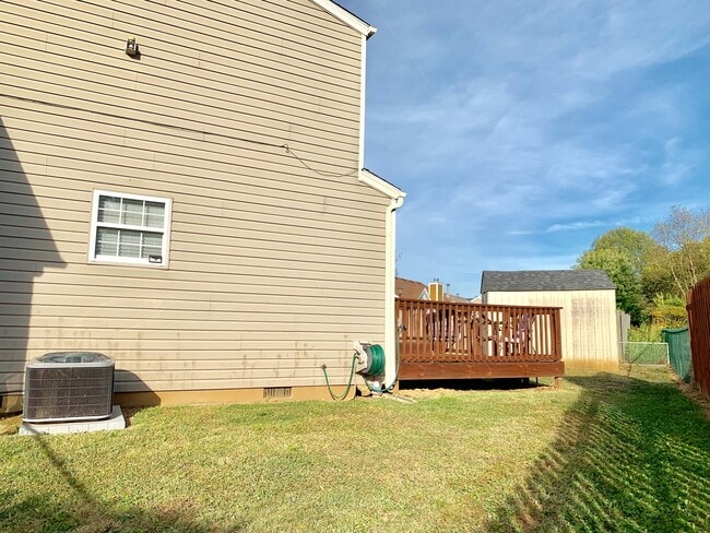 Building Photo - Welcome Home Rent Ready!