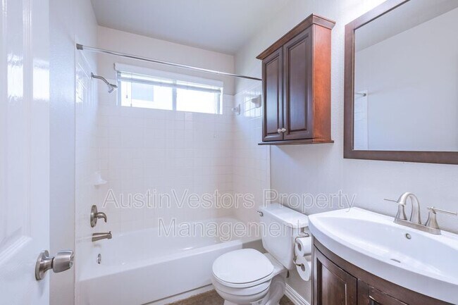 Building Photo - 645 Fort Thomas Pl