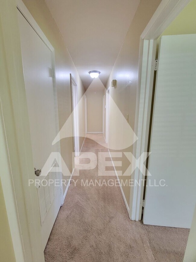 Building Photo - MOVE-IN SPECIAL, $1 RENT!! - Spacious 3-Bd...