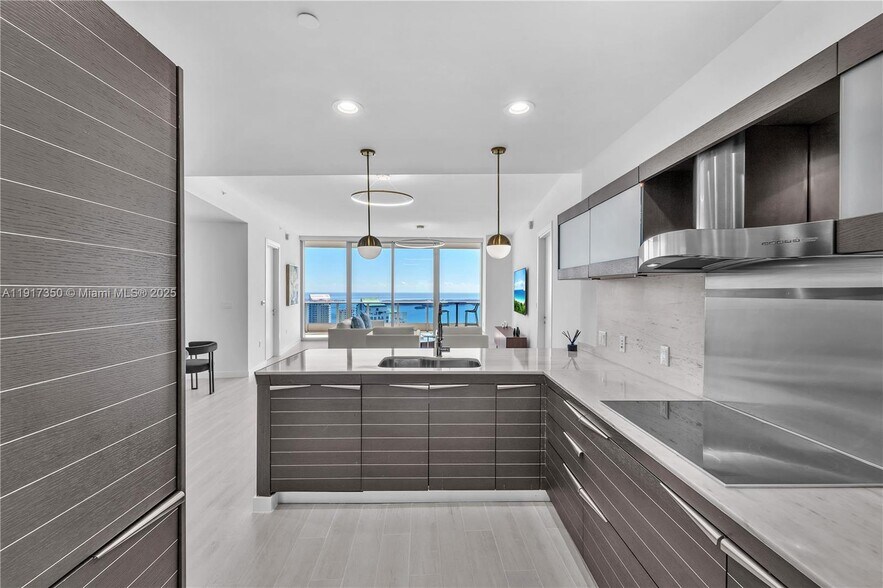 Building Photo - 200 Biscayne Boulevard Way