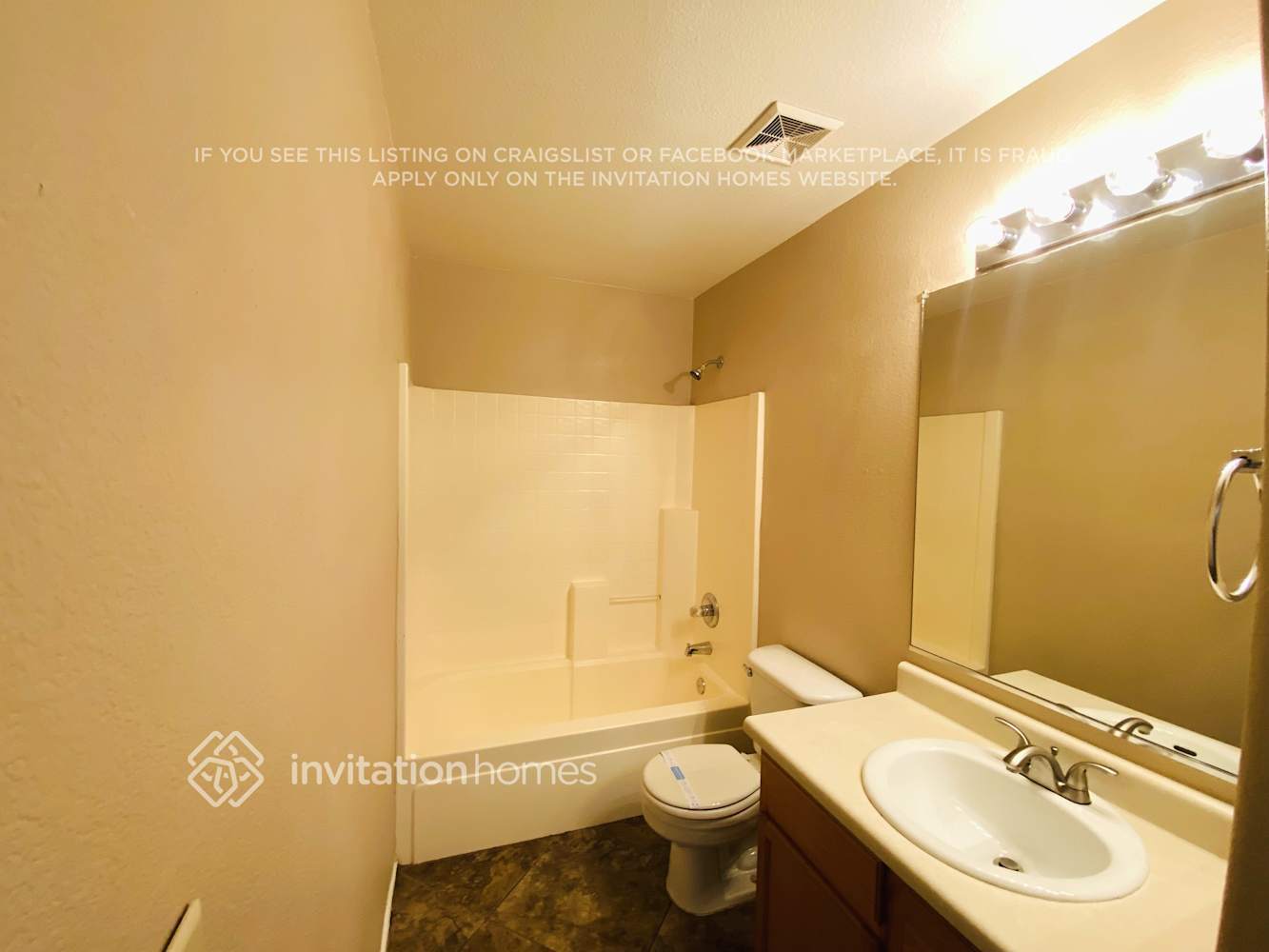 Building Photo - 6062 S Bell Pl