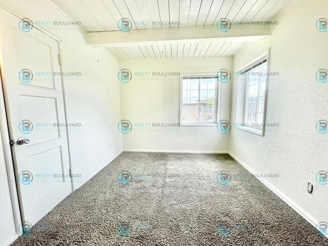 Building Photo - Amazing 2 Bedroom- Come see this adorable ...