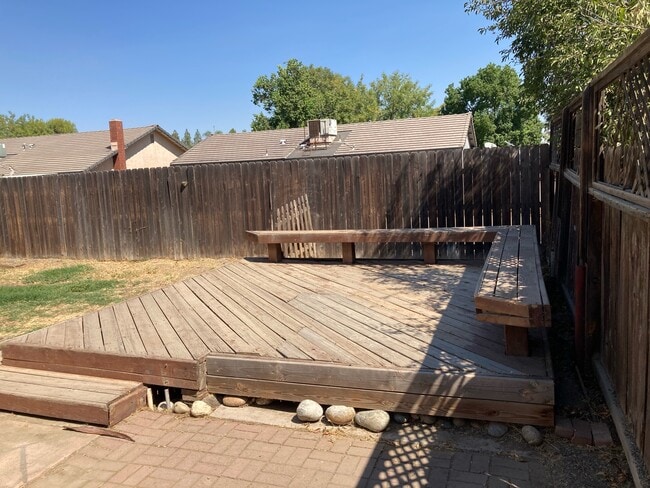 Building Photo - 248 Devon Dr