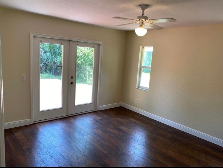 Building Photo - 580 5th St SW