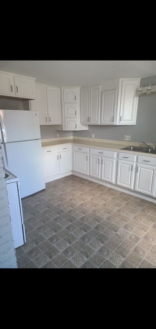 Building Photo - 4 Bed, 2 Bath/Remodled