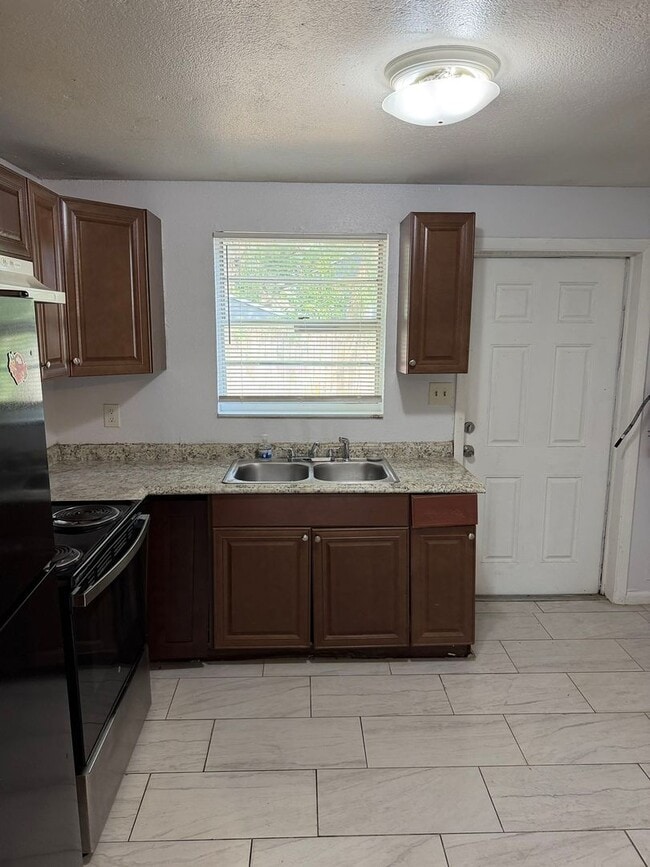 Building Photo - 8105 N Klondyke St