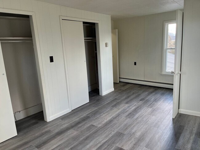 Building Photo - Newly Remodeled Single Family Home - Howar...