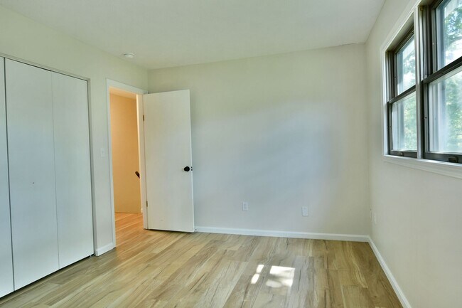 Building Photo - 460-462-462 Fowler St