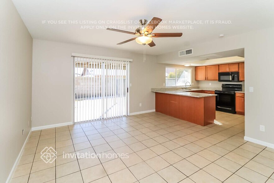 Building Photo - 4709 W Paradise Ln