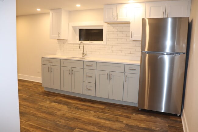 Building Photo - 3418 N Nordica Ave