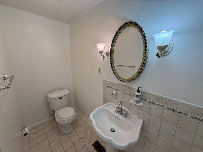 Building Photo - 7619 Bassett Dr