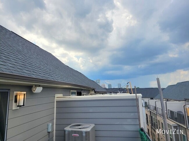 Building Photo - 15041 New Amsterdam Ln