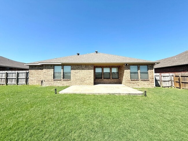 Building Photo - 402 Boggy Creek Dr