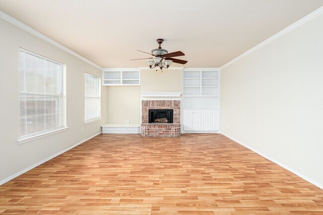 Building Photo - 2119 Oleander Way